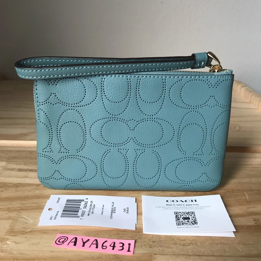 Coach Wristlet🎈🎈